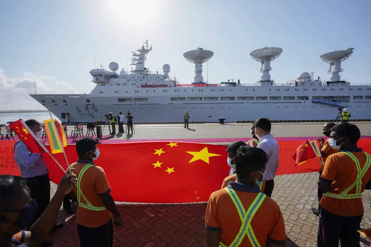 Hiina uurimislaev Yuan Wang tunamullu Sri Lanka vetes Hambantota sadamas.