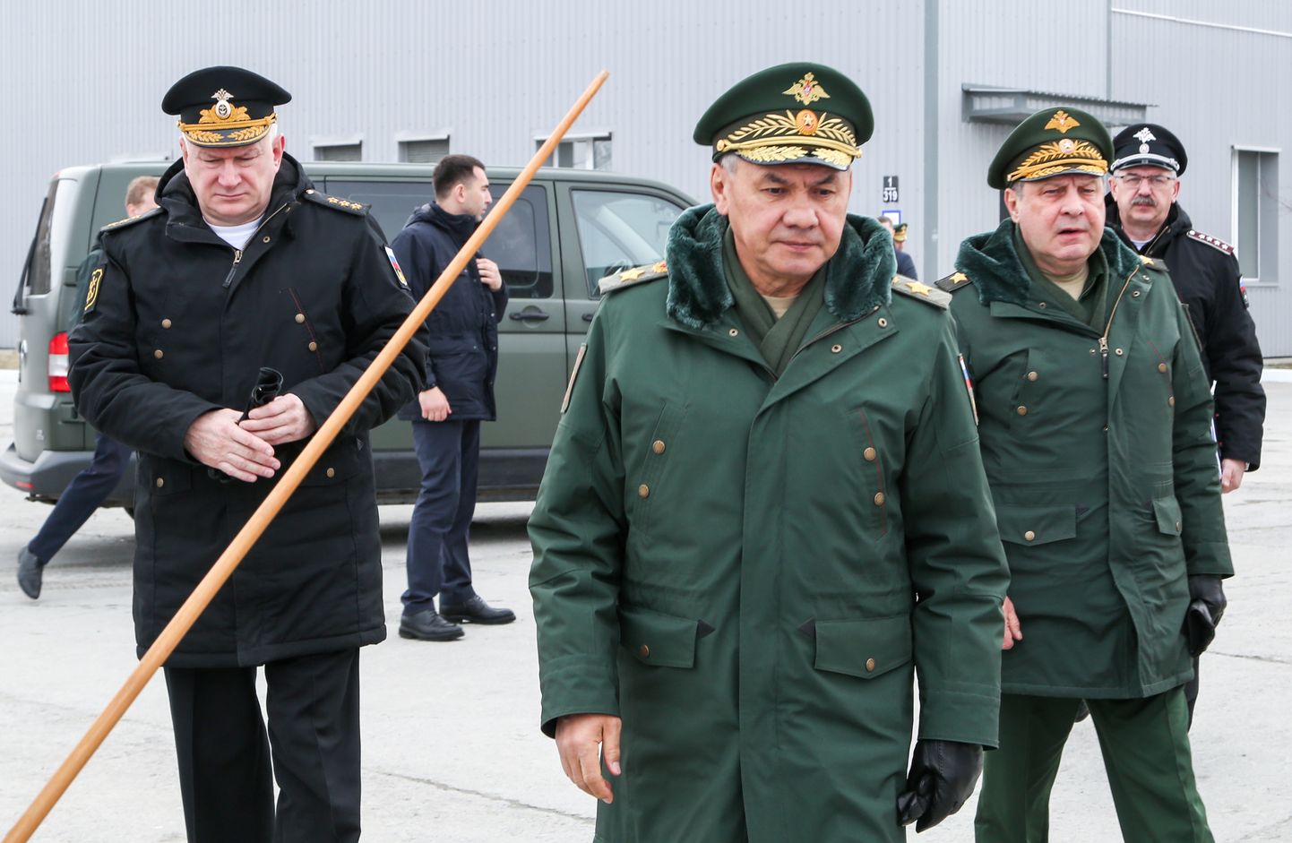 Vene kaitseminister Sergei Šoigu (keskel). Foto on illustreeriv.