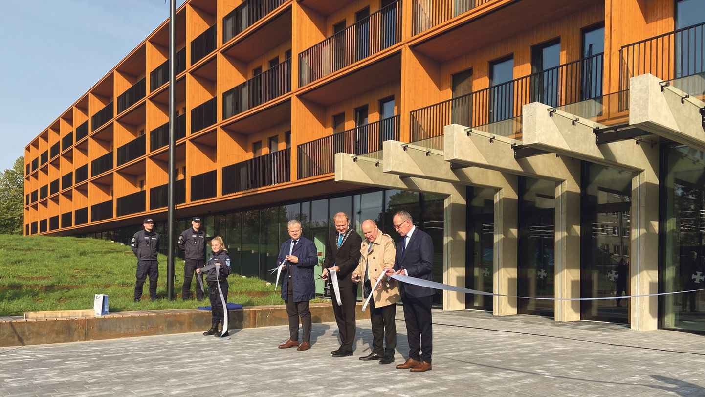 2. oktoobril avati Narvas Kerese tänaval pidulikult sisekaitseakadeemia ning Tartu ülikooli Narva kolledži ühine õppe-, majutus- ja treeninguhoone. Selle hiiglasliku hoone ehitust alustati 2019. aasta märtsis ning enamik konstruktsioone, seinu ja vahelagesid on tehtud puidust.