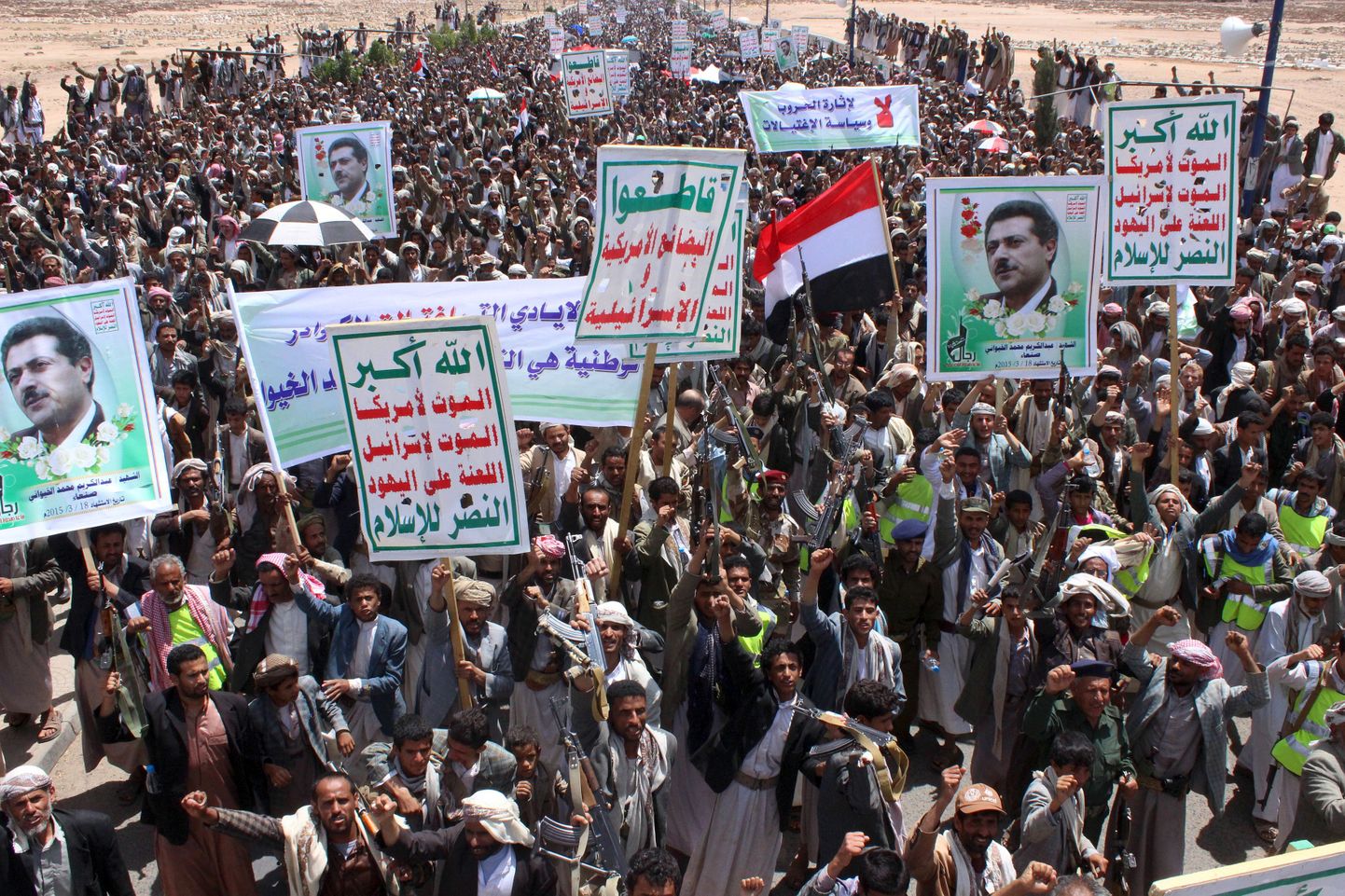 Loode-Jeemenis Saadas tulid täna tänavatele huthi mässuliste poolehoidjad. Loosungityel oli kirjas: «Allah on suuurim. Surm Ameerikale. Surm Iisraelile. Juudid olgu neetud. Võit islamile».