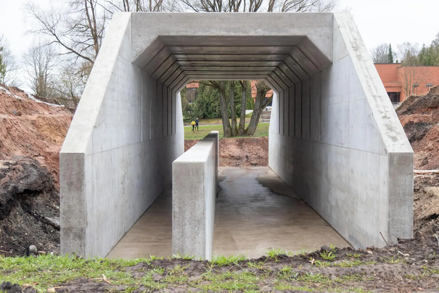 Vaksali tänava viadukti alla rajatav tunnel vajab järgmiste etappide kallale asumiseks kuivemat ilma.