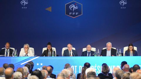 Skandaal Prantsusmaal: jalgpallikohtunike pealikku süüdistatakse alaealiste seksile survestamises