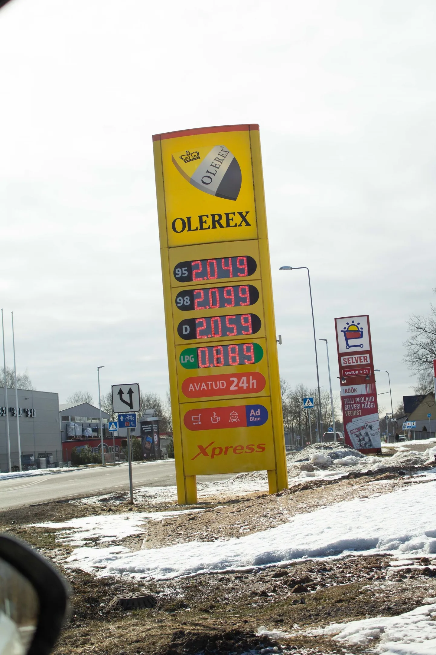 Kütuse hind Valga tanklates ületas kolmapäeva lõuna ajal kahe euro piiri.