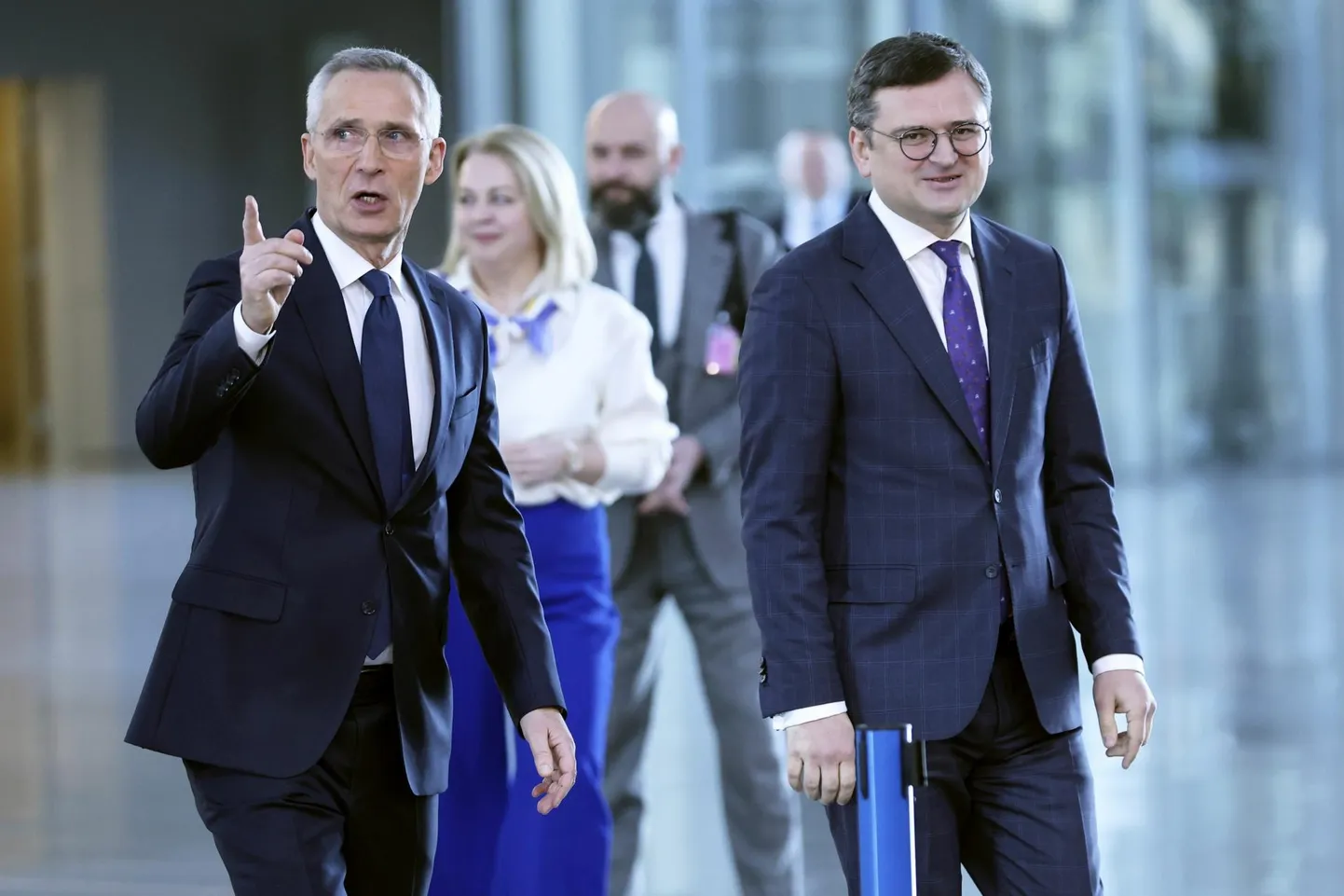 NATO peasekretär Jens Stoltenberg ja Ukraina välisminister Dmõtro Kuleba üleeile Brüsselis.