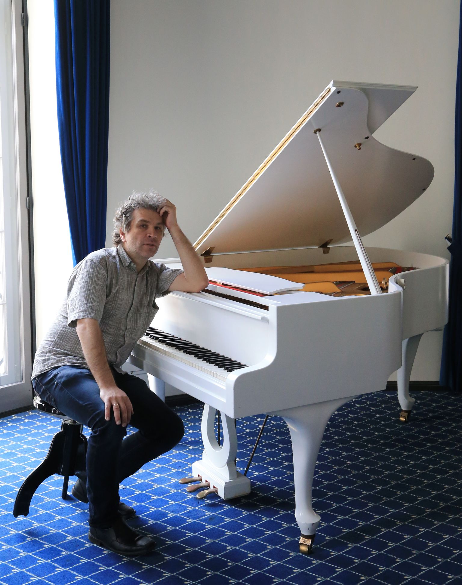 Pianist Tanel Joamets on Tartu kontserdielu korraldanud juba paarkümmend aastat. Sarjas "Kammermuusika kullafondist" esimesel kontserdil on ta laval koos klarneti- ja vioolamängijaga.