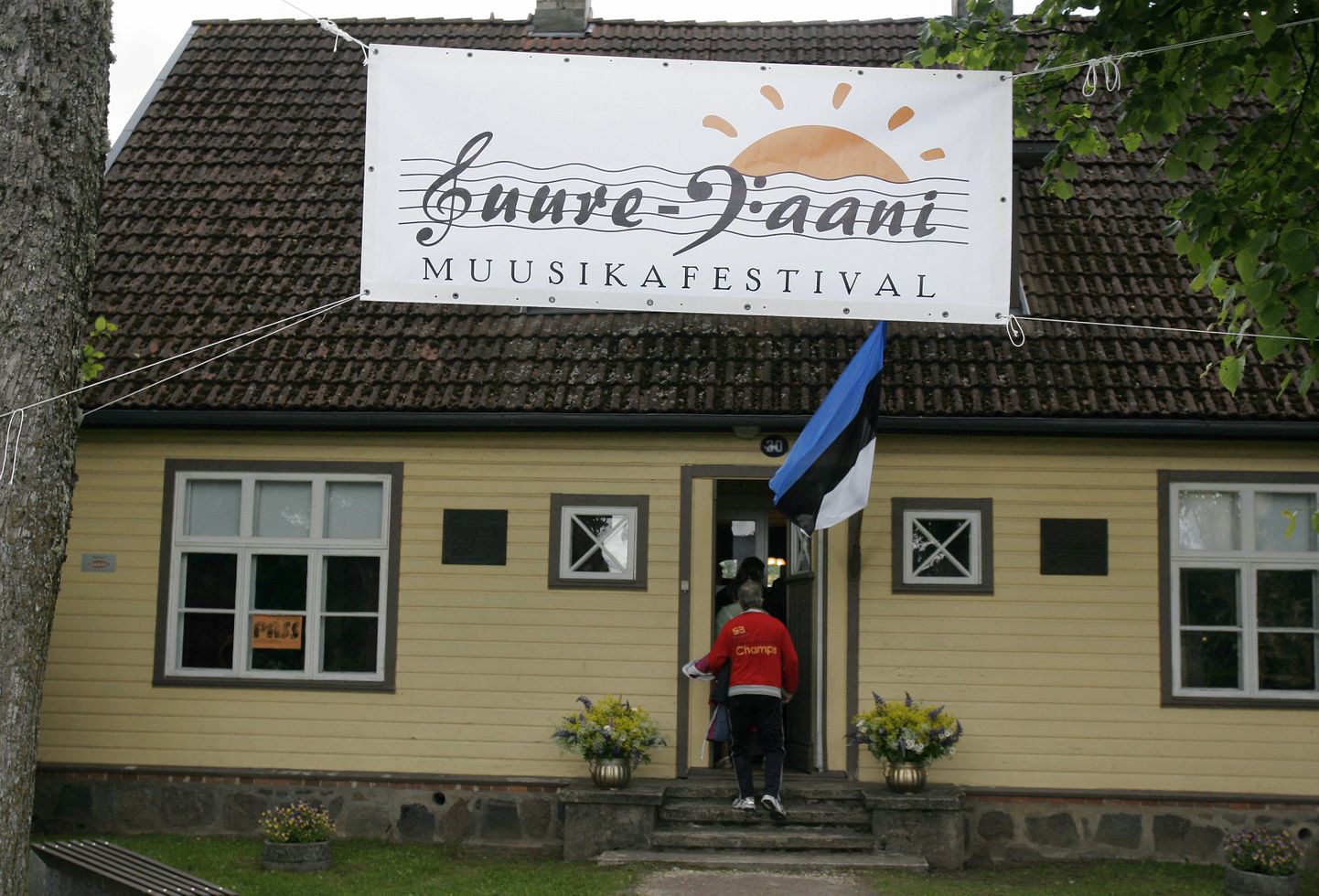 Muusikafestivali lipp lehvib Suure-Jaanis terve nädala.
