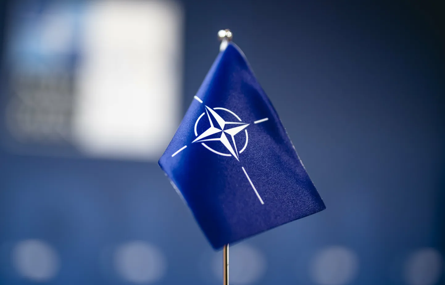 NATO lipp. Foto on illustreeriv.