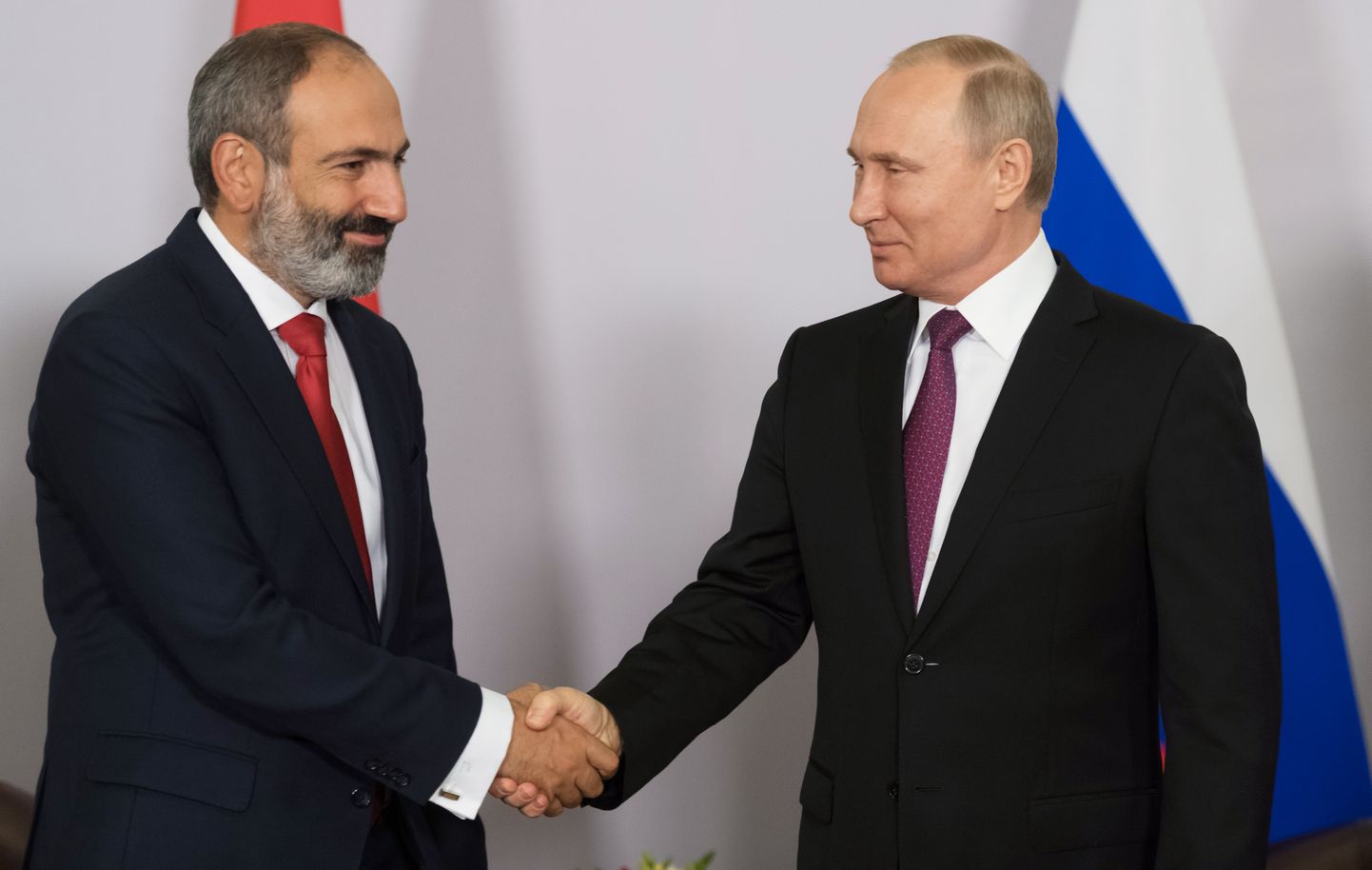 Nikol Pašinjan (vasakul) ja Vladimir Putin.