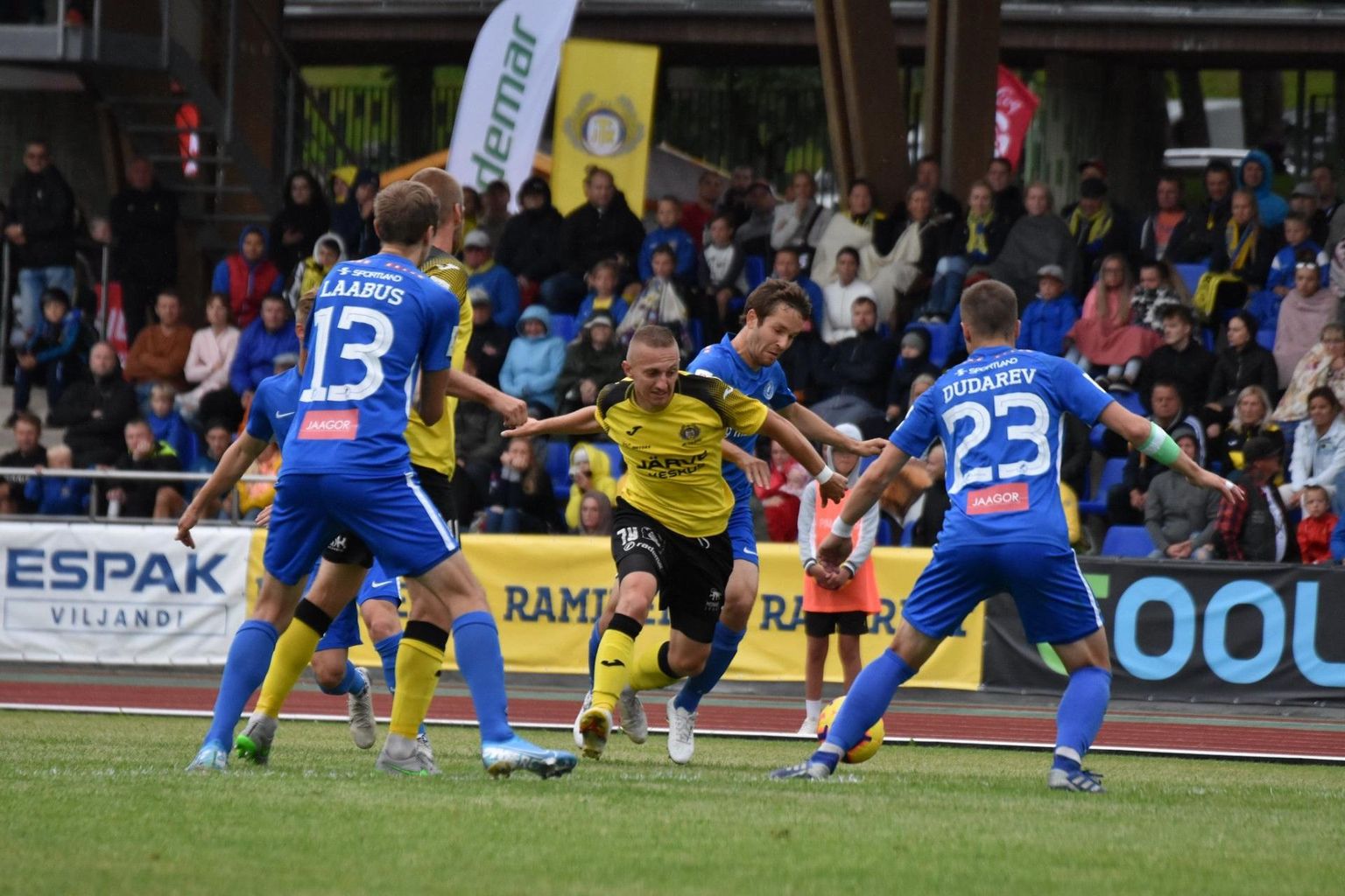 Viljandi Tulevik alistas reedel Viljandi linnastaadionil rekordpubliku ees Tartu Tammeka 2:0.