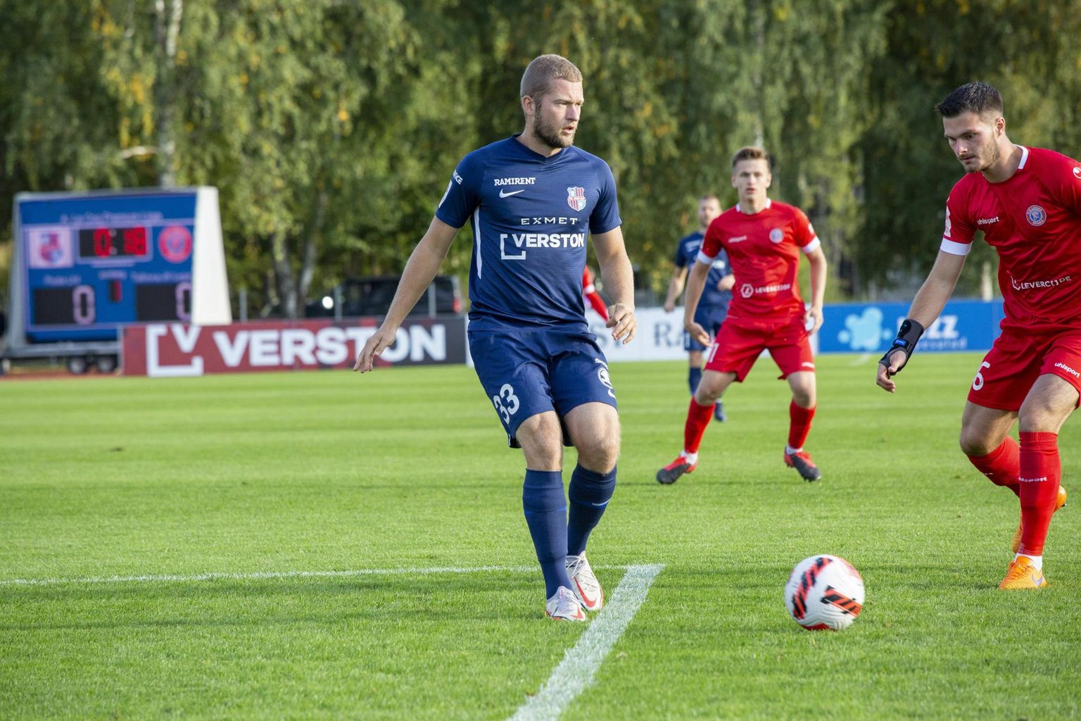 Paide linnameeskond (sinises) kohtus eelmisel nädalal kaks korda Tallinna JK Legioniga, millest ühe mängis viiki ja teise võitis 10:0.