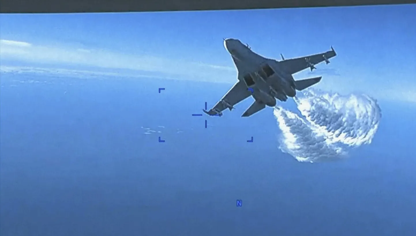 Krievijas iznīcinātājs "SU-27".