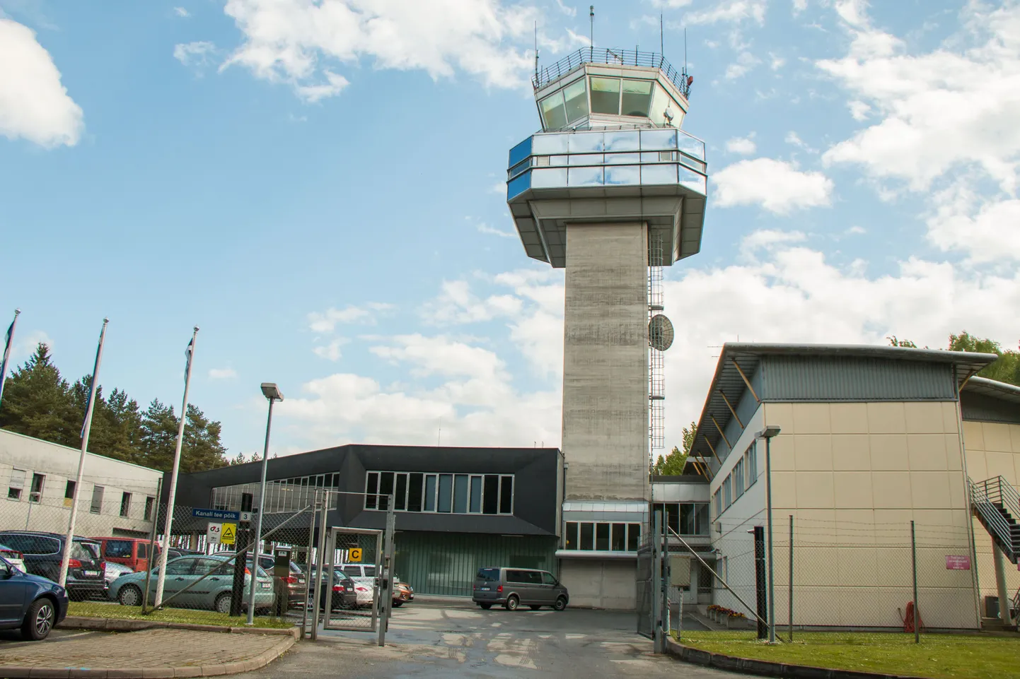 Lennujuhtimiskeskuse torn.
