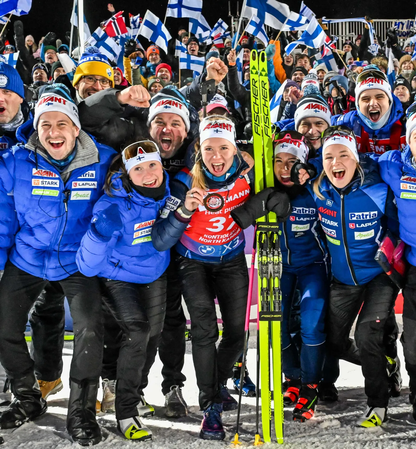 Soome määrdetiimi pealik Marek Sander (fotol medaliga poseerivast Suvi Minkkinenist vasakul) on viis aastat kestnud võidupõua lõppemise üle õnnelik, kuid tõdeb, et tema juhitav määrdetiim töötab viimase piiri peal.