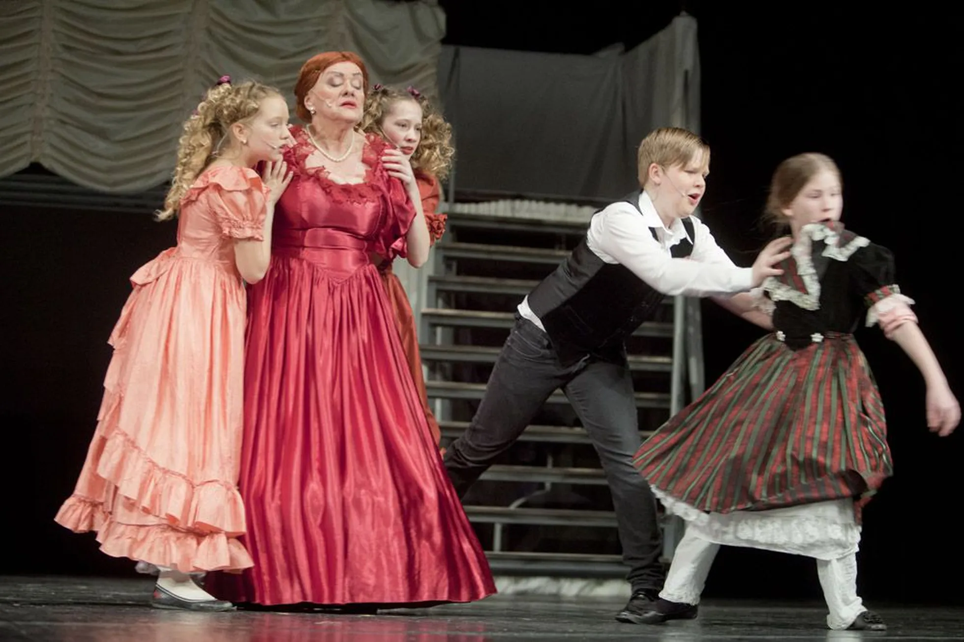 Jaagup Tuisk Kaari Sillamaa muusikateatri lavastuses «Jane Eyre» 2013. aastal koos Silvi Vraidiga.