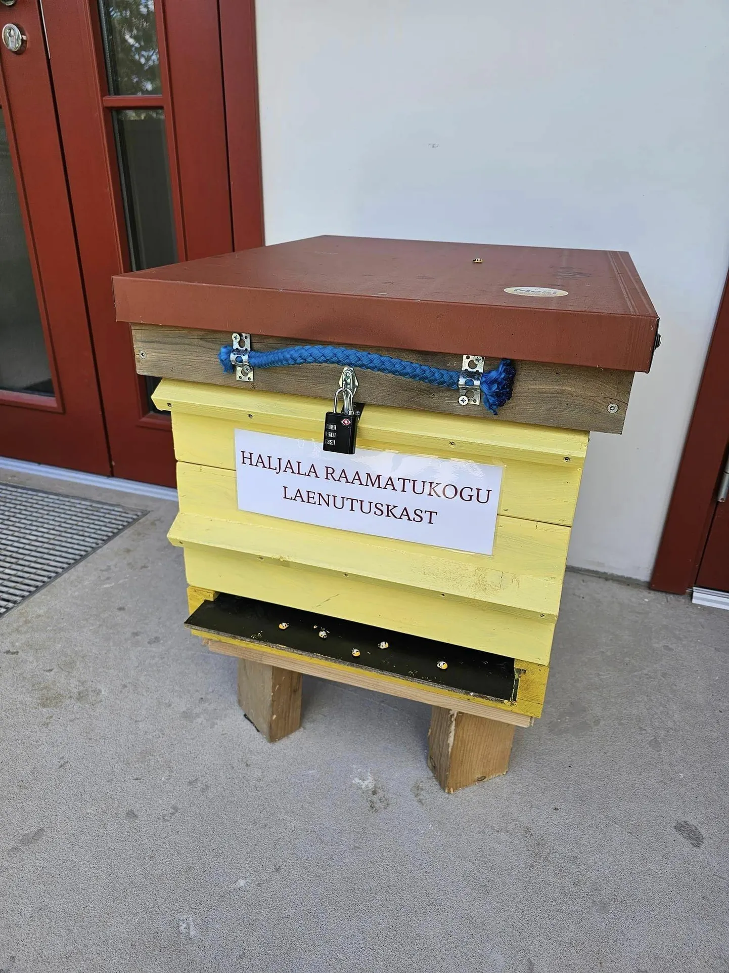 Haljala raamatukogu mesitarust tehtud laenutuskast.