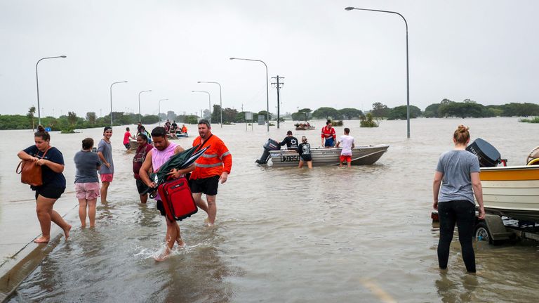 Inimeste evakueerimine Austraalia Queenslandi üleujutusalalt