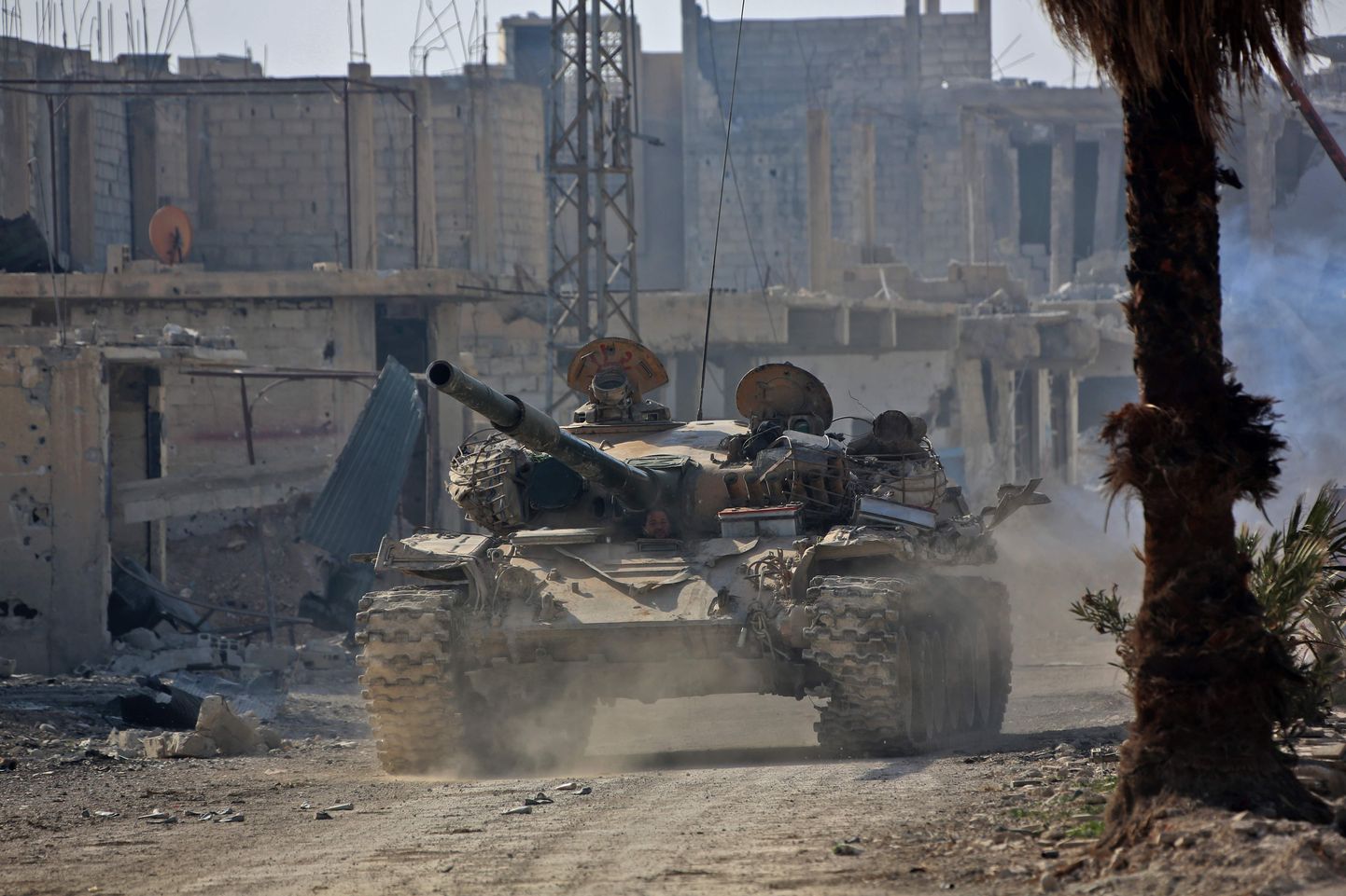 Süüria valitsusvägede tank Beit Nayemis.