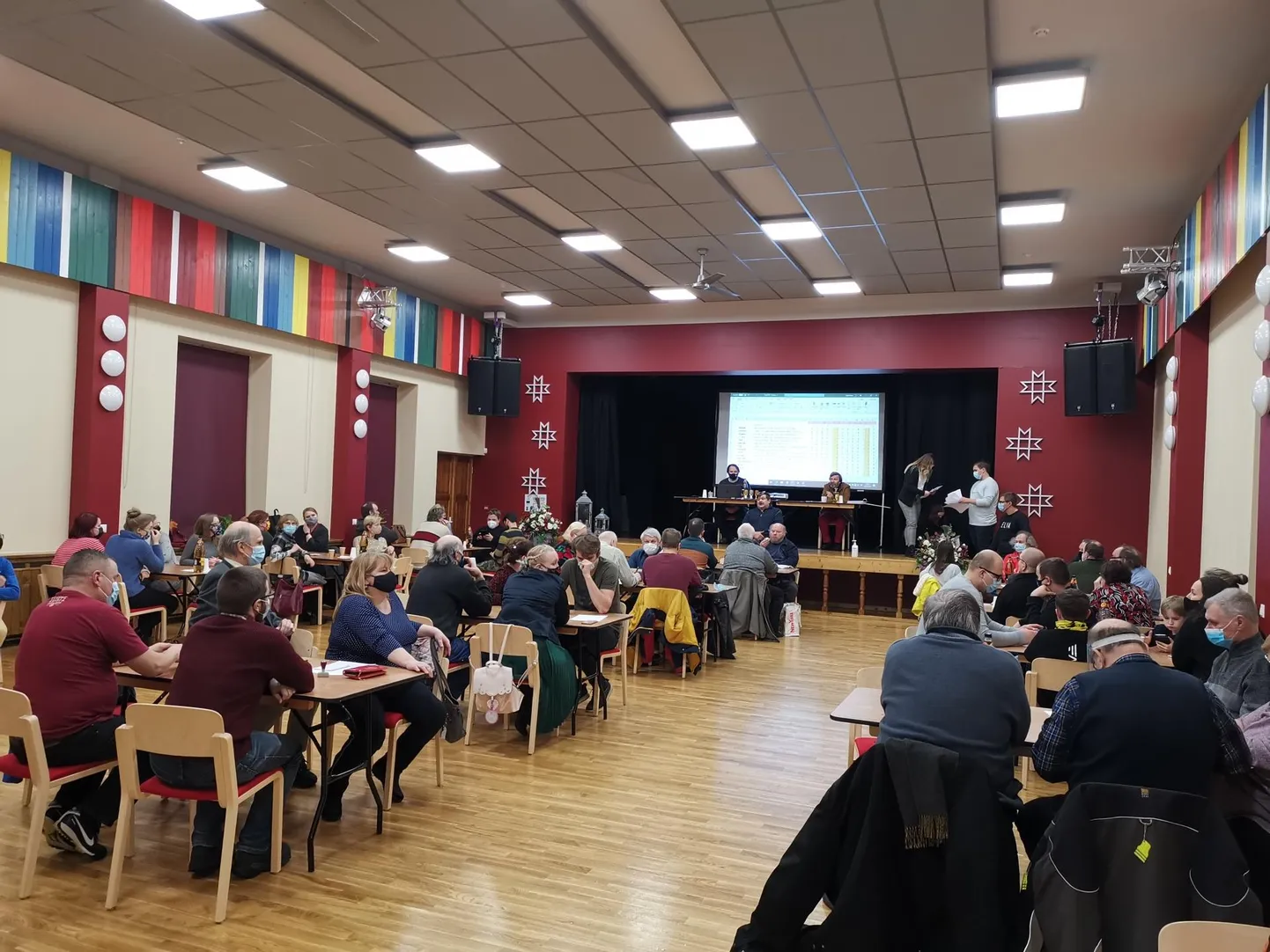 Rõngu rahvamaja saal täitus mälumänguritega.