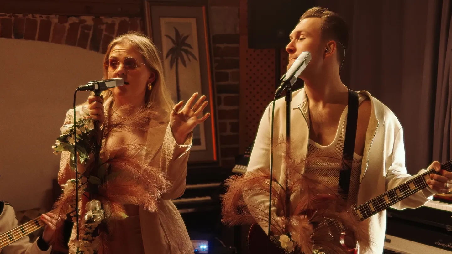 Silky Steps teeb sügava kummarduse ühele eesti maitsekaimale 00ndate popmuusika üllitisele.