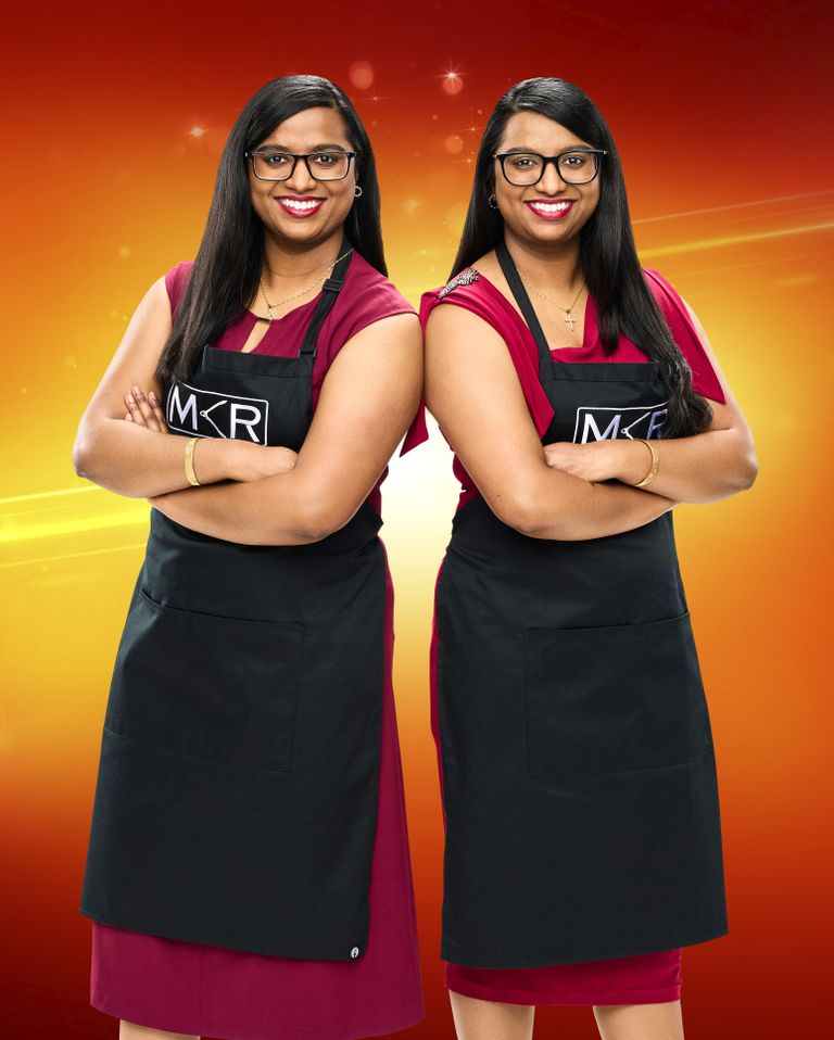 Radha ja Prabha on identsed kaksikud, kes usuvad, et nende telepaatiline side juhatab neid võiduni.