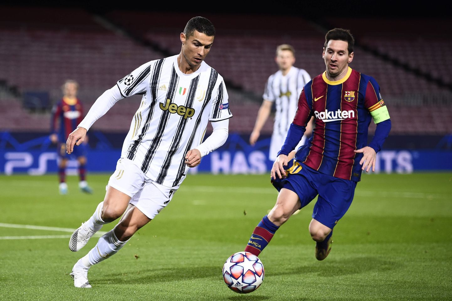 Cristiano Ronaldo (vasakul) ja Lionel Messi 2020. aasta detsembris – neist esimene esindas siis veel Torino Juventust ja teine Barcelonat.