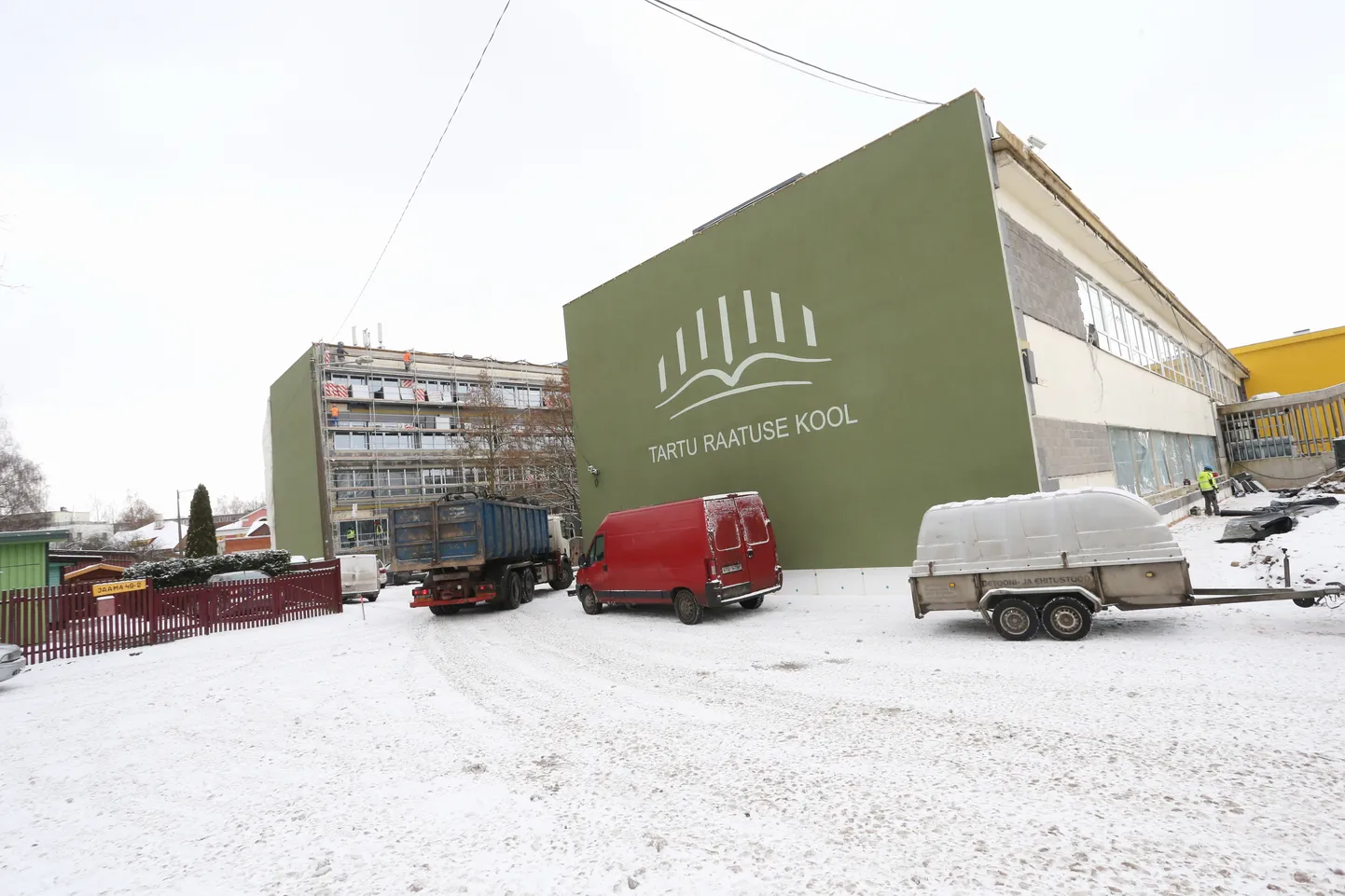Linn hangib rekonstrueeritavasse Raatuse kooli vajaminevat sisustust.