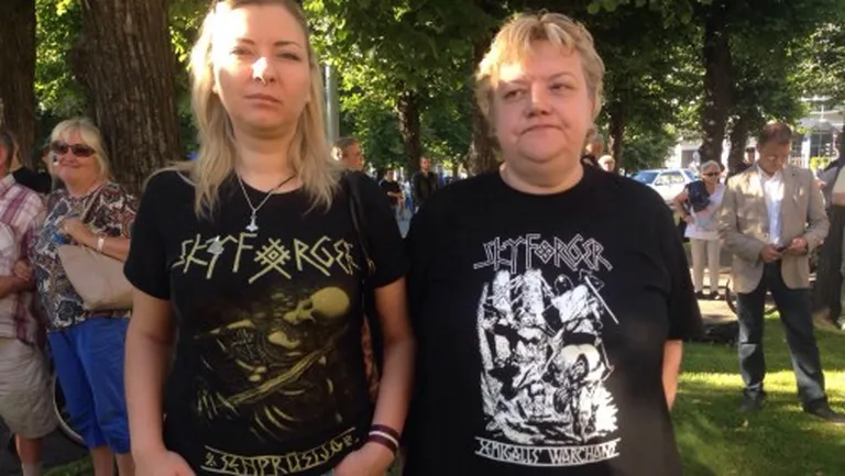 Pie Ministru kabineta ēkas piketē pret bēgļu uzņemšanu Latvijā