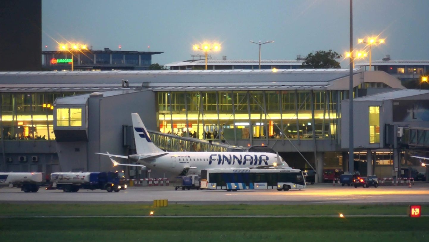 Самолет Finnair в аэропорту Варшавы