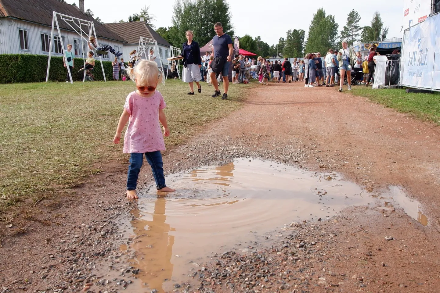 Õnnelik laps teeb lastevanemate elu lihtsamaks.