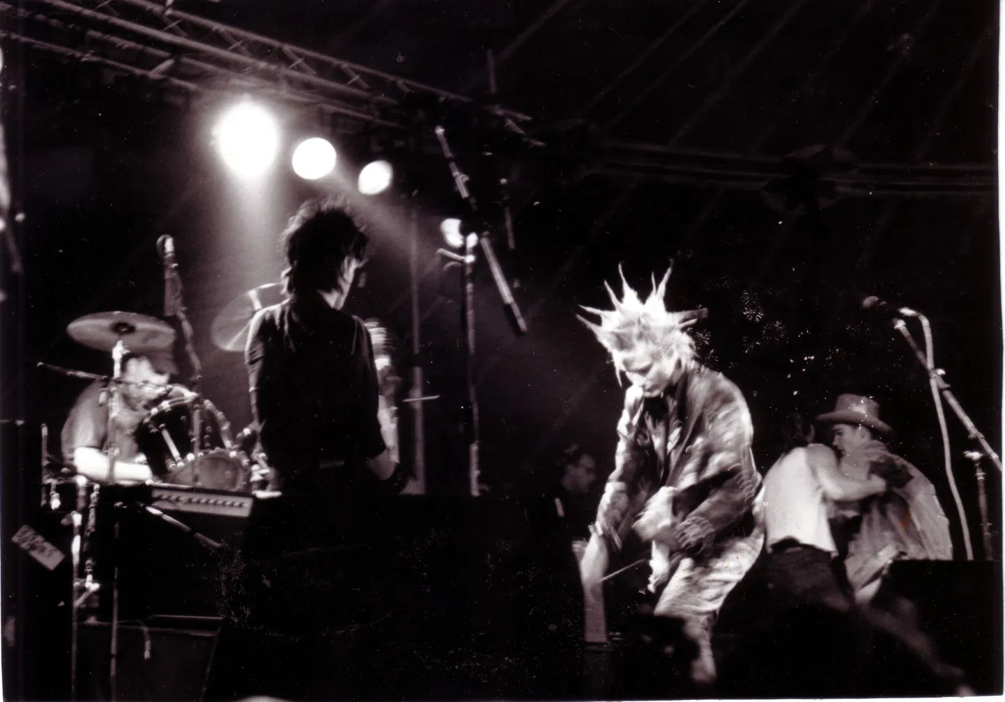 Üleminekuaja bluus- J.M.K.E Dinosaurockil 1989. esinemas