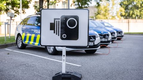 Politseil on mobiilsete kiiruskaamerate eest hoiatavad märgid juba käes