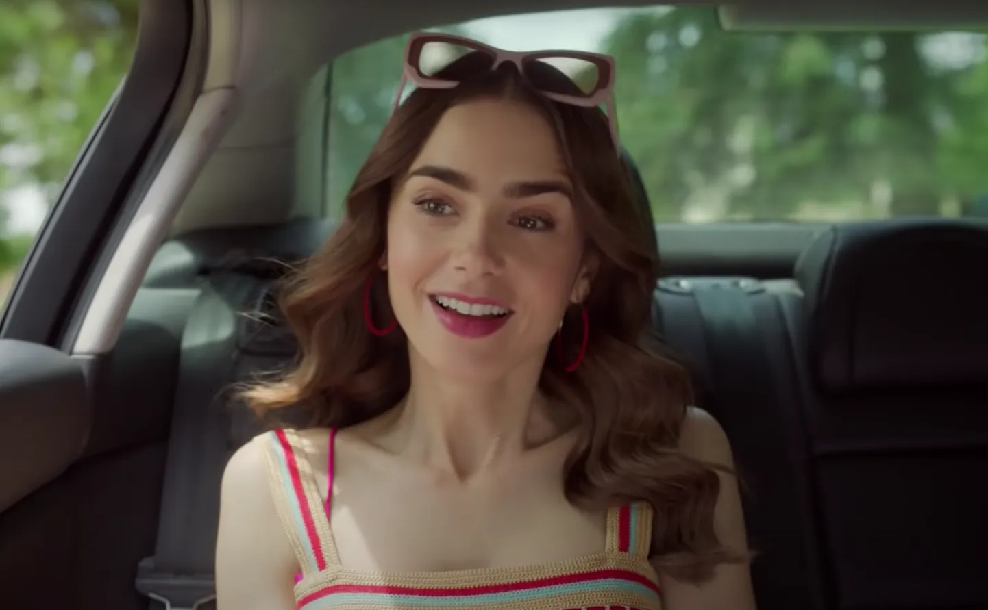 Lily Collins seriaalis «Emily In Paris 2»