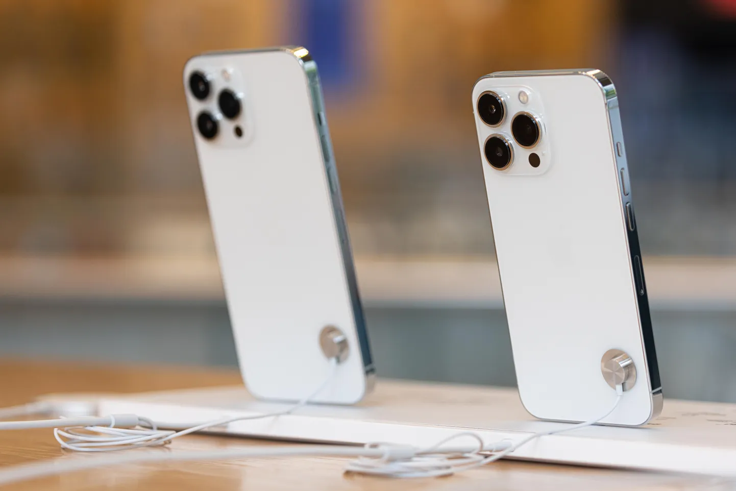 iPhone 13 Pro Max ja iPhone 13 Pro nutitelefonid.