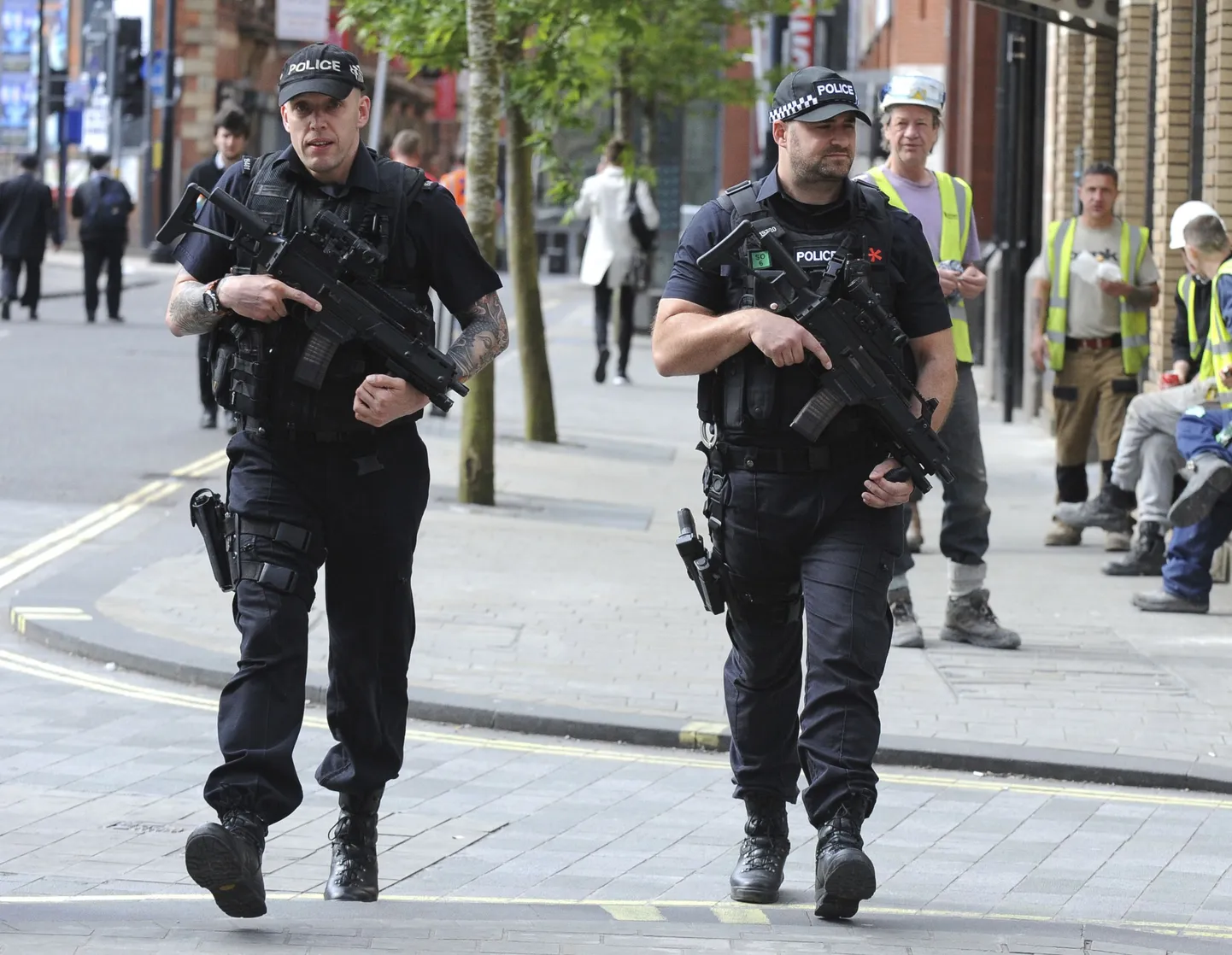 Politseinikud eile Manchesteris.
