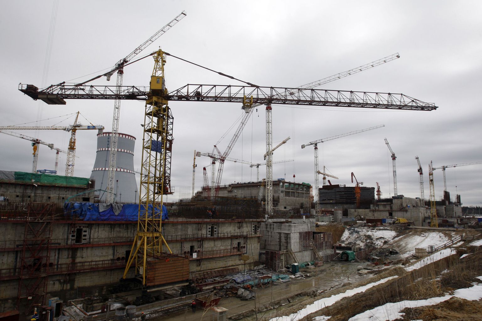 Ehitus Sosnovõi Bori tuumajaamakompleksis.
