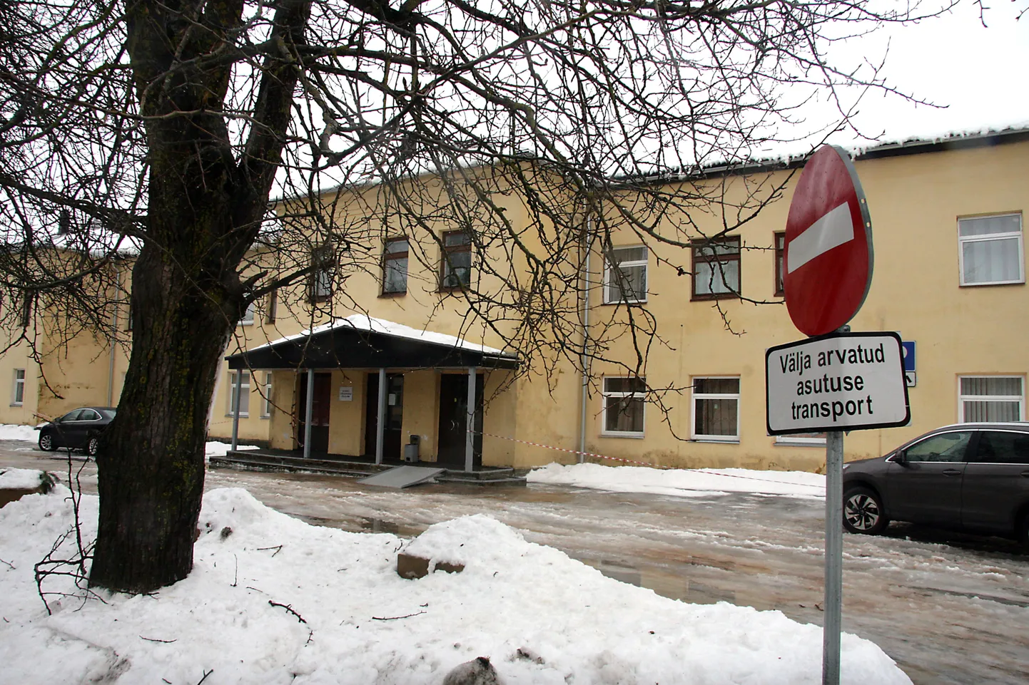 Плохое качество снегоуборки в Кивиыли долго доставляло горожанам головную боль. Принесет ли решение новый период зимнего обслуживания, покажет предстоящая зима.