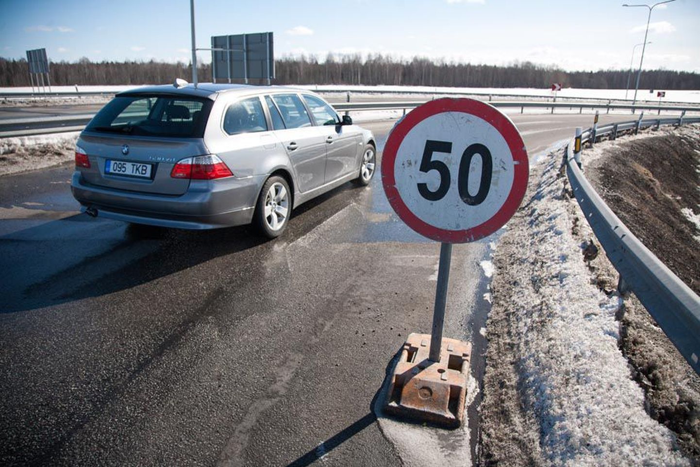 Paar päeva pärast õnnetust oli avariipaika paigaldatud hoiatusmärk ja kiirust alandatud 50 kilomeetrini tunnis.