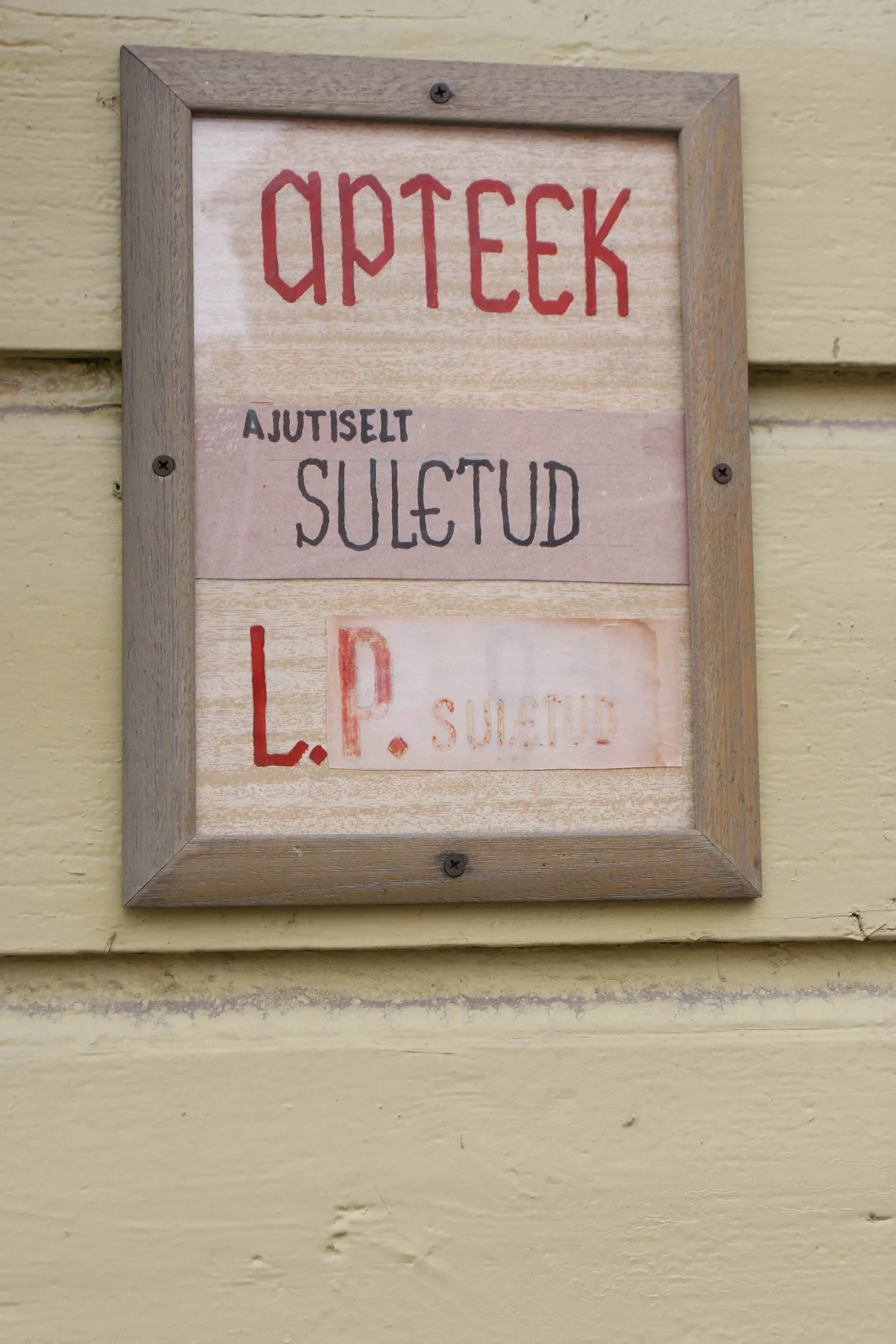 Apteek suletud