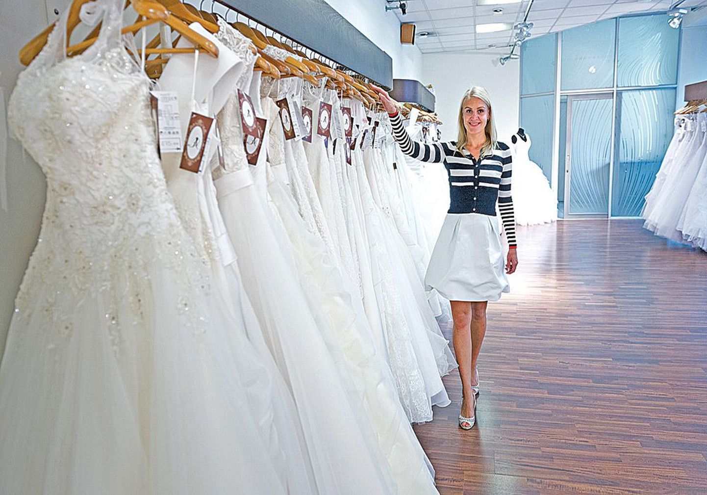 По словам Ксении Емельяновой, в магазине свадебных платьев тоже встречаются постоянные клиенты.