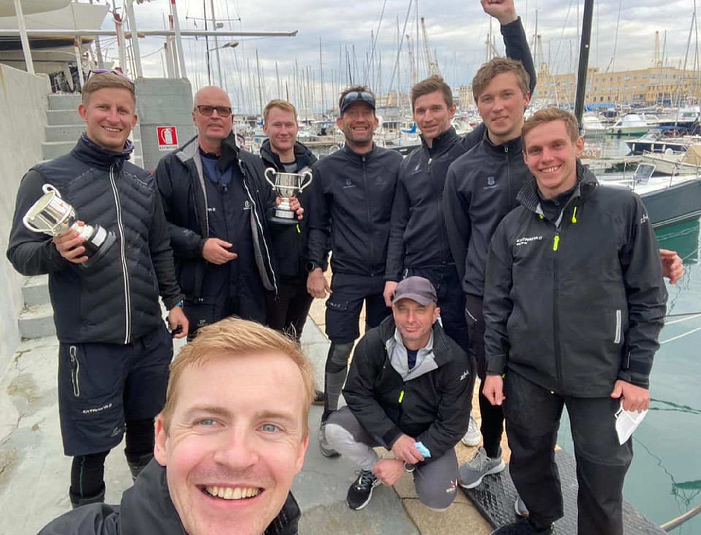 Pärnu Jahtklubi purjeka Katariina II meeskond pärast Genova Sailing Week regati esikoha võitmist