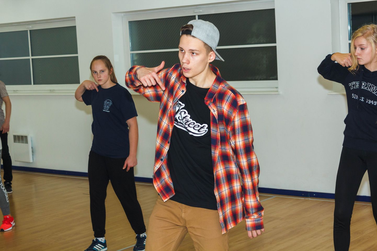 Tartu noormees, JJ-Street tantsukooli tantsija Markus Tõnissaar on pälvinud tunnustuse ka rahvusvahelistel võistlustel. Noormees jagab oma tantsukogemusi sellest sügisest ka Valga noorte tantsuhuvilistega.