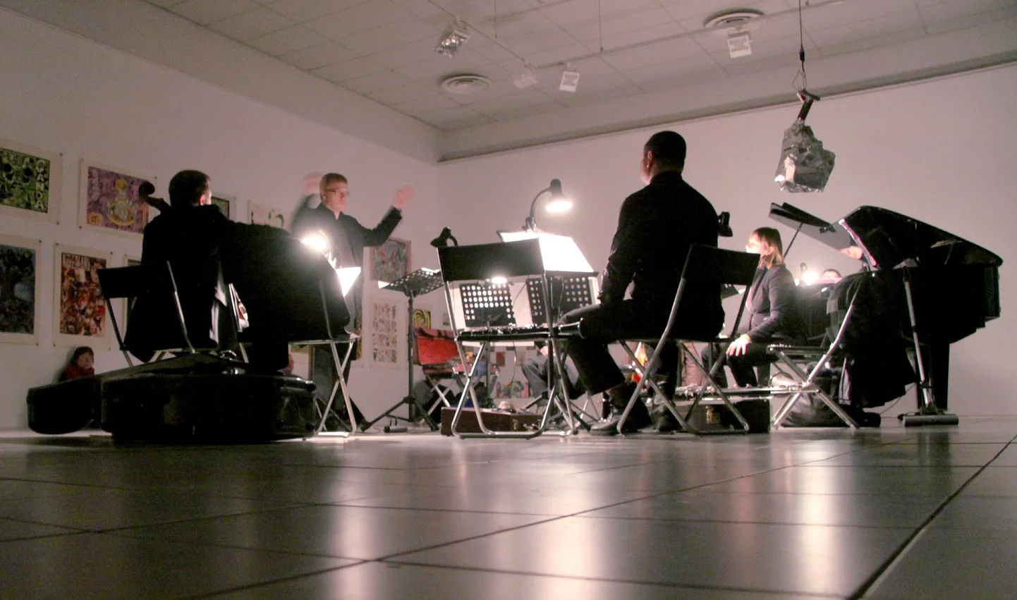 Schönbergi melodraama dirigendiks on Repoo Ensemble’i ja Pärnu Ooperi kunstiline juht Andrus Kallastu.