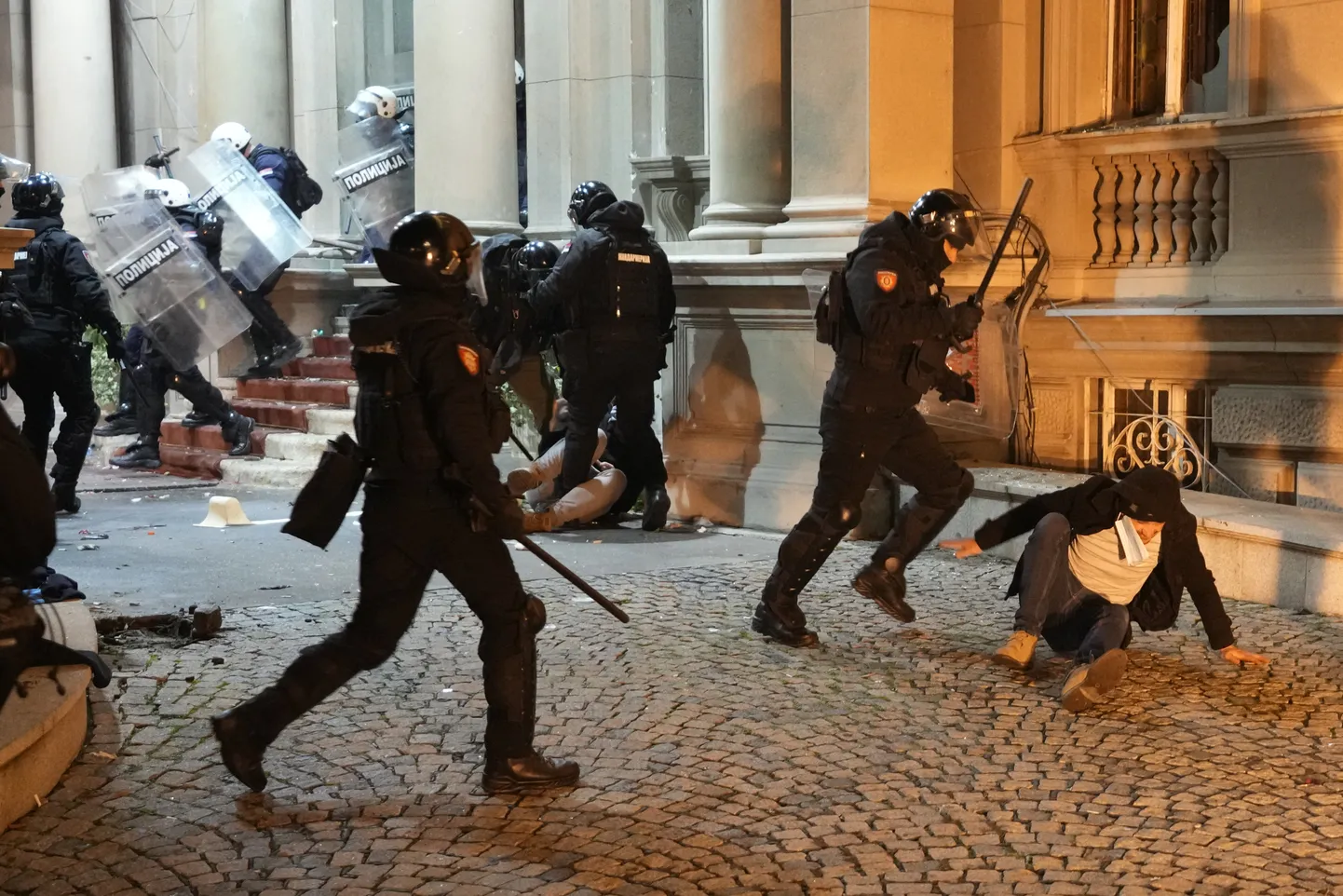 Märulipolitseinikud Belgradis.