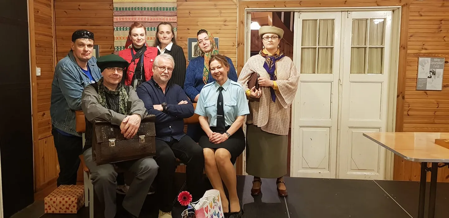 MÜSTEERIUMI tõid lavale (vasakult) Toivo Prostang, Harald Tõru, Kaidi Ottis, Väino Uibo, Terje Tarkin, Kai Prostang, Aili Salong ja Katrin Paju.