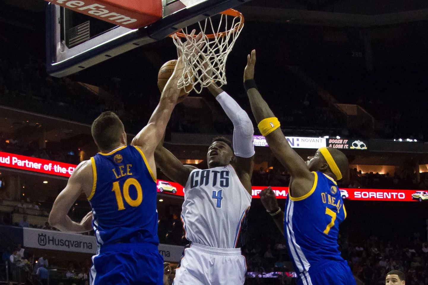 Golden State Warriorsi ja Charlotte Bobcatsi mäng.