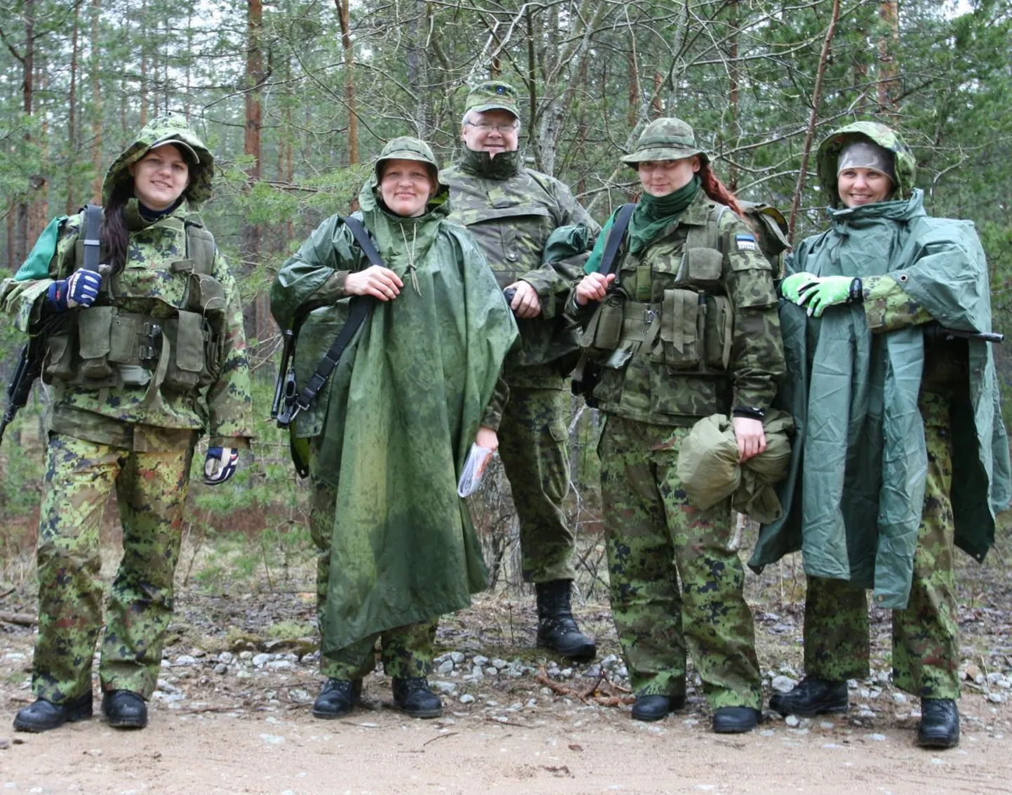Järva ringkonna naiskodukaitsjad 2010. aasta võistlusel.