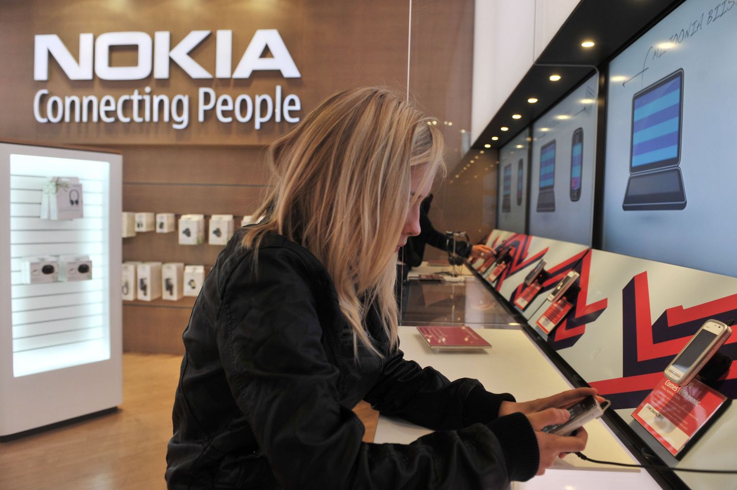 Jaapani reitinguagentuur Rating & Investment Information langetas Soome riigireitingu väljavaate stabiilselt negatiivseks. Üheks põhjuseks oli Nokia mahajäämus nutitelefonide turu, mis on kogu riigi majandust nõrgestanud.