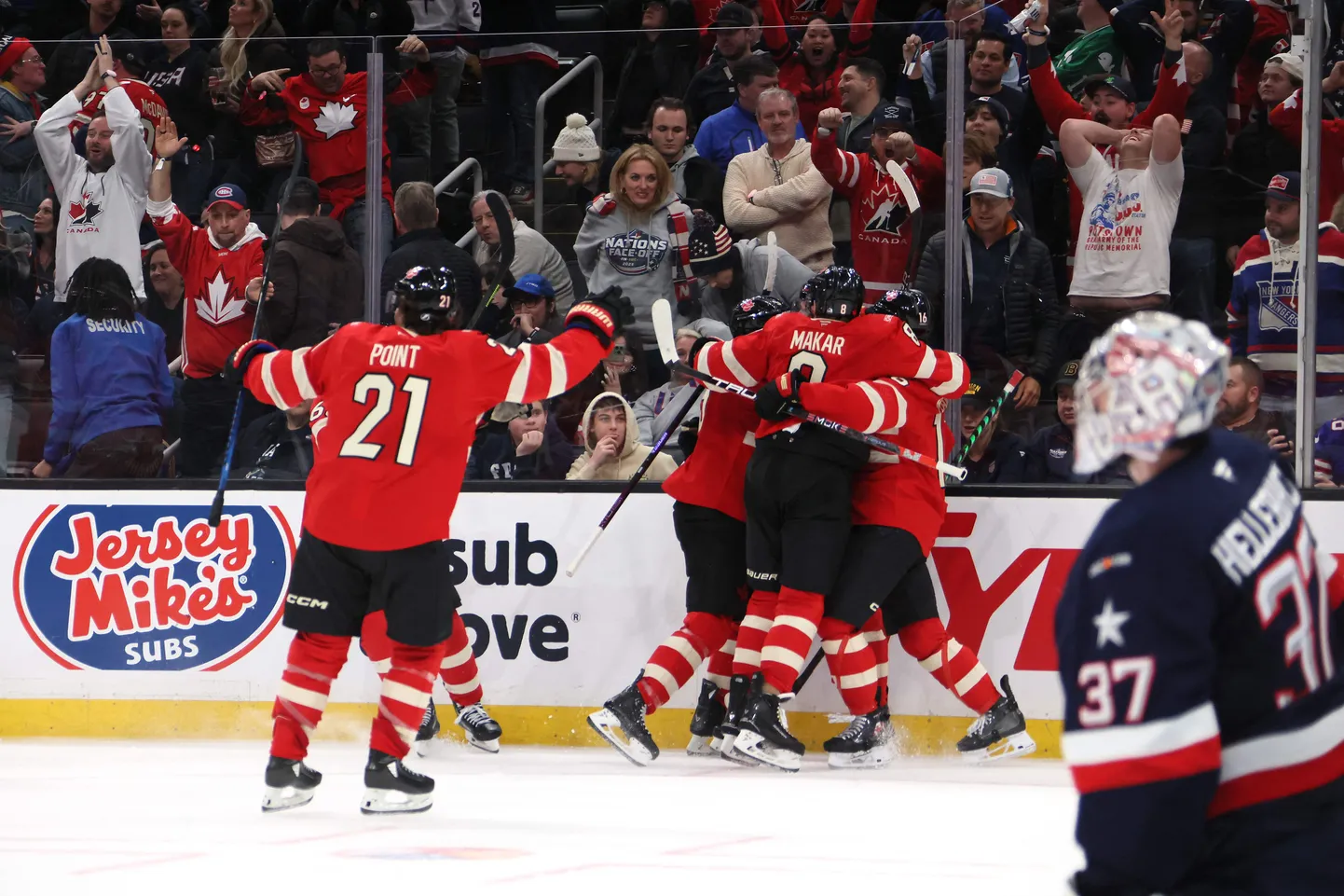 Kanada võiduvärava viskas Connor McDavid (number 97).
