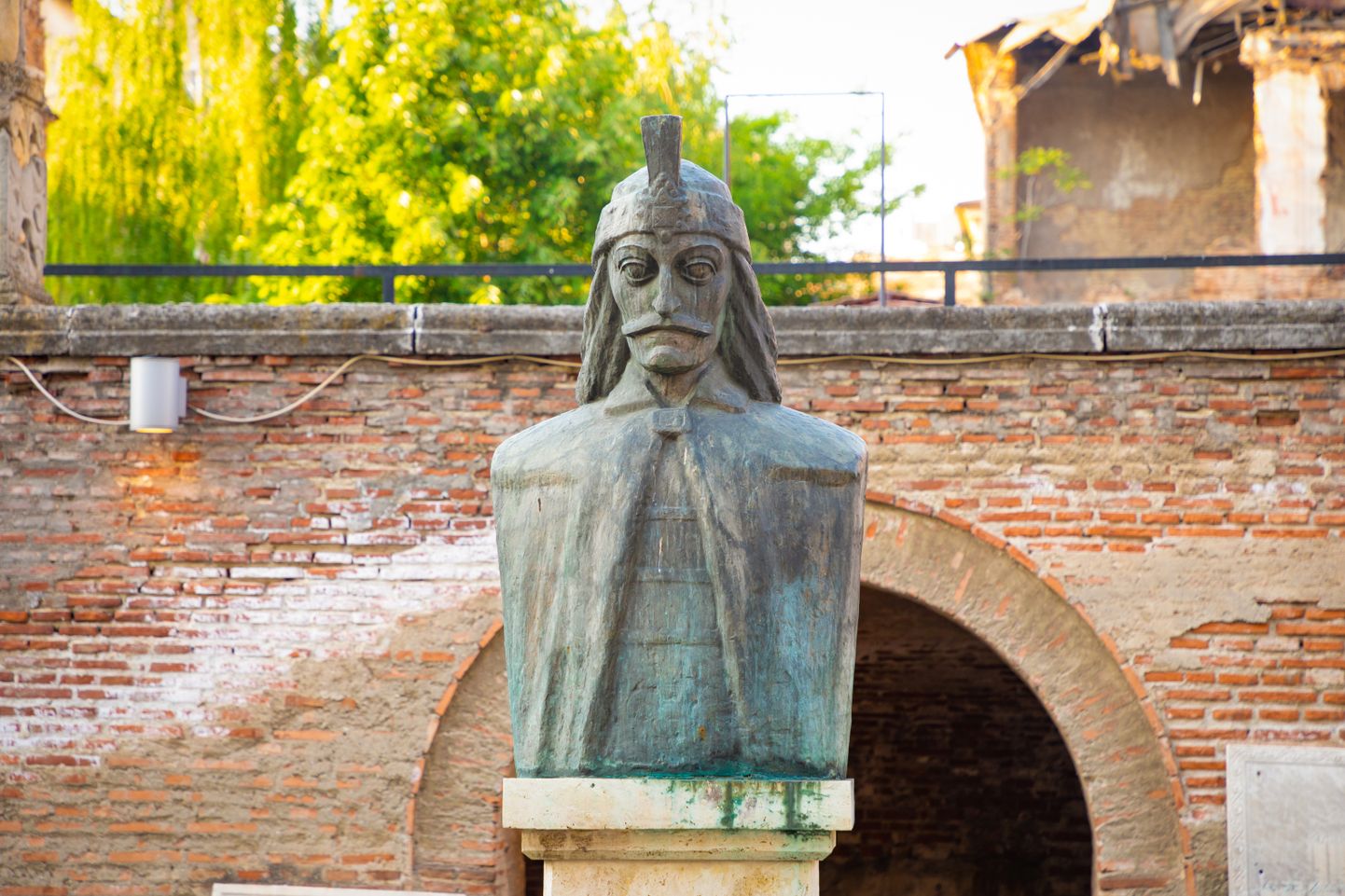 Valahhia 15. sajandi vürsti Vlad Teivastaja büst Rumeenias Bukarestis