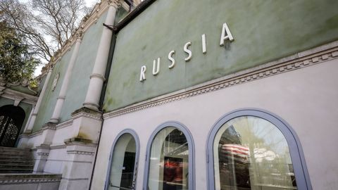 EK aptur Venēcijas biennāles finansējumu Krievijas dalības dēļ